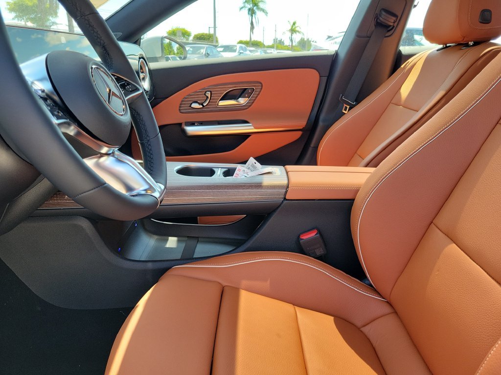 New 2027 MANUFAKTUR Alpine Grey Mercedes-Benz CLA 220 image 17
