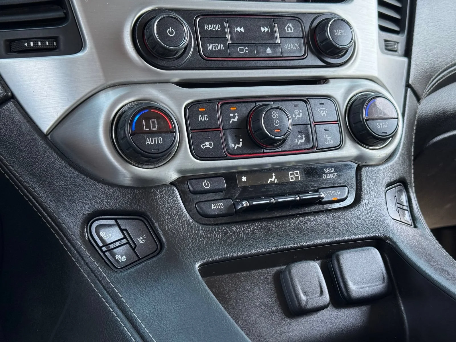 Used 2015 IRIDIUM METALLIC GMC SLT image 21