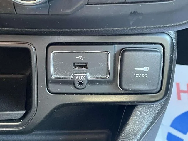 Used 2020 Gray Clearcoat Jeep Latitude image 28