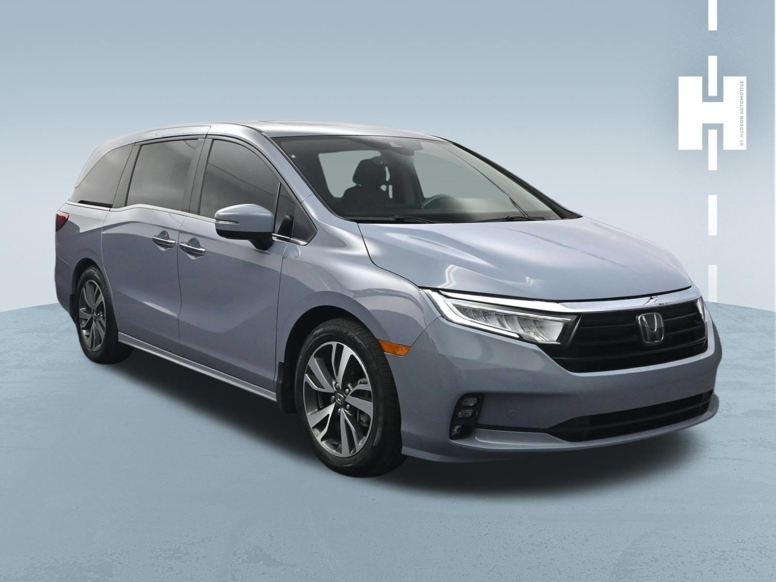 Used 2023 Sonic Gray Pearl Honda Touring image 2