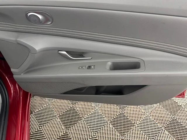 Used 2025 Red Hyundai SEL Convenience image 25