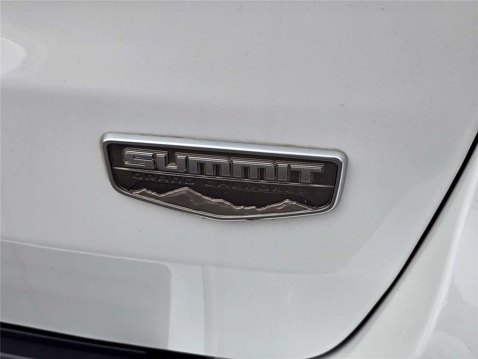 Used 2020 Bright White Clearcoat Jeep Summit image 10