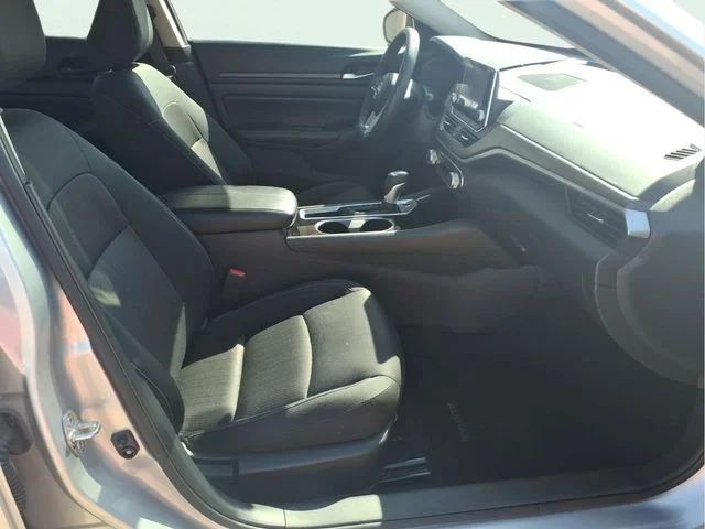 Used 2024 Silver Nissan 2.5 SV image 22