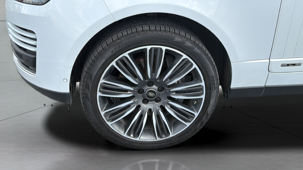 Used 2020  Land Rover Autobiography image 14