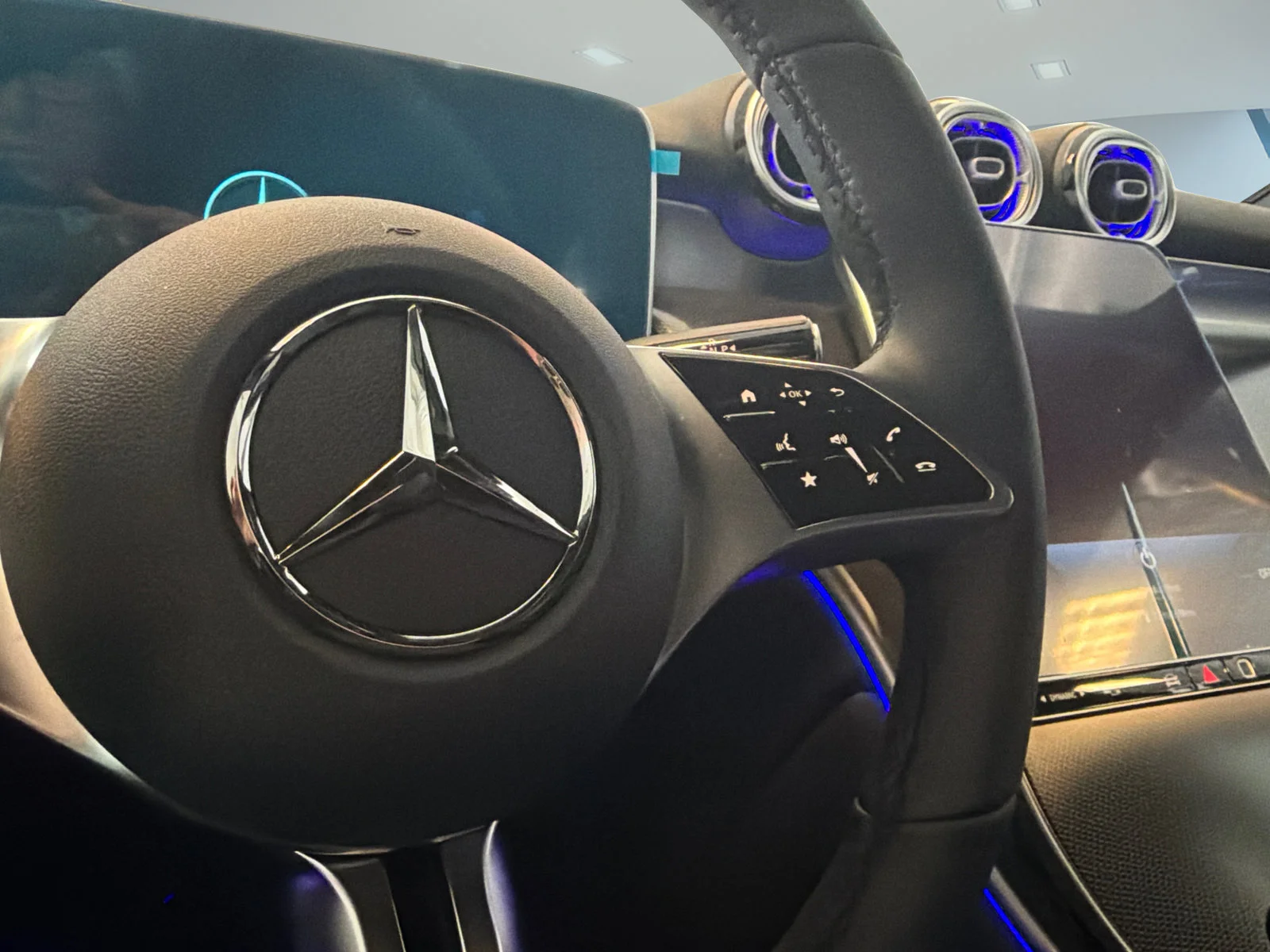 New 2026 Light gray Mercedes-Benz GLC 300 image 15