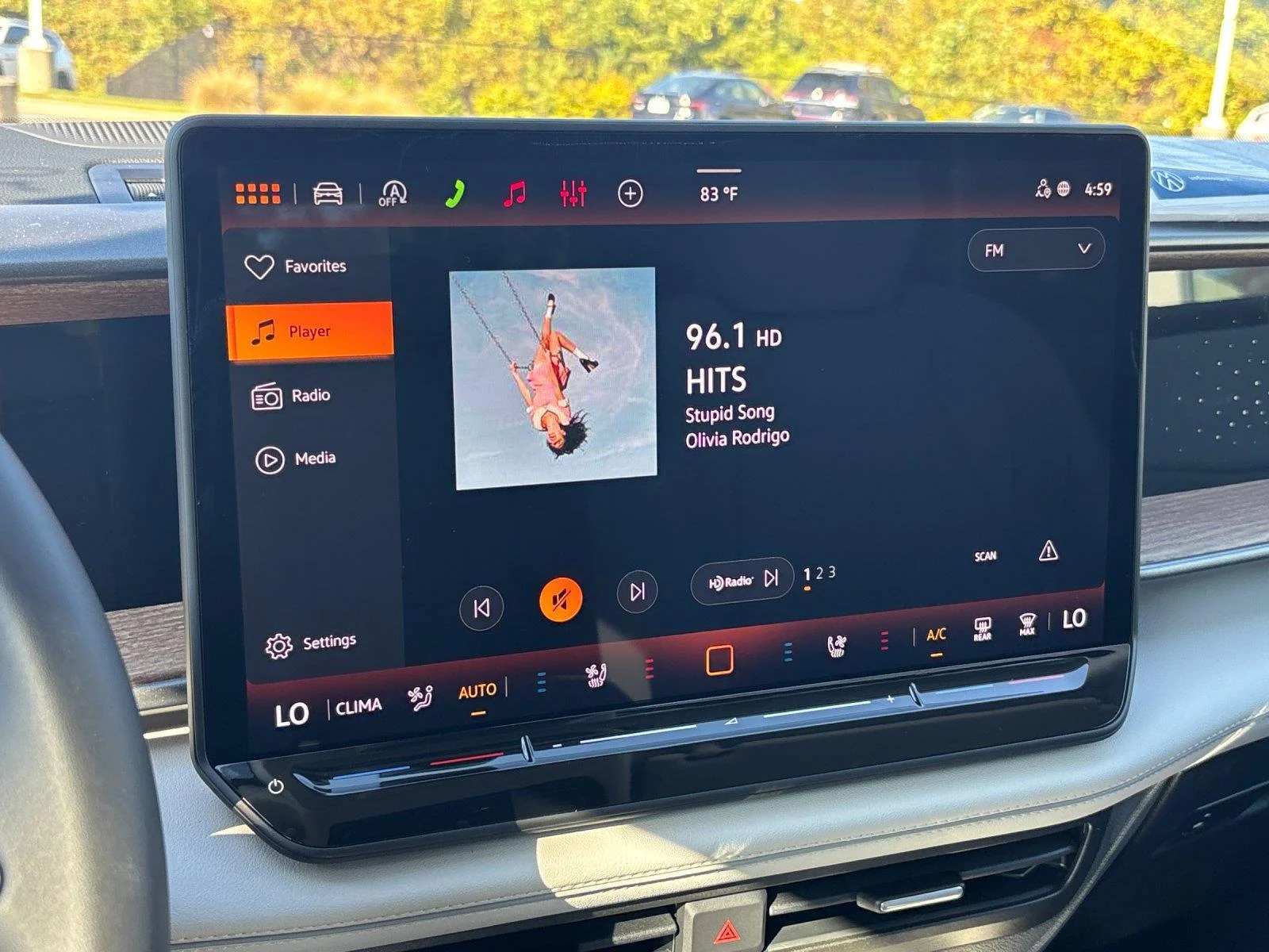 New 2027 Pure Gray Volkswagen SE w/Technology image 23