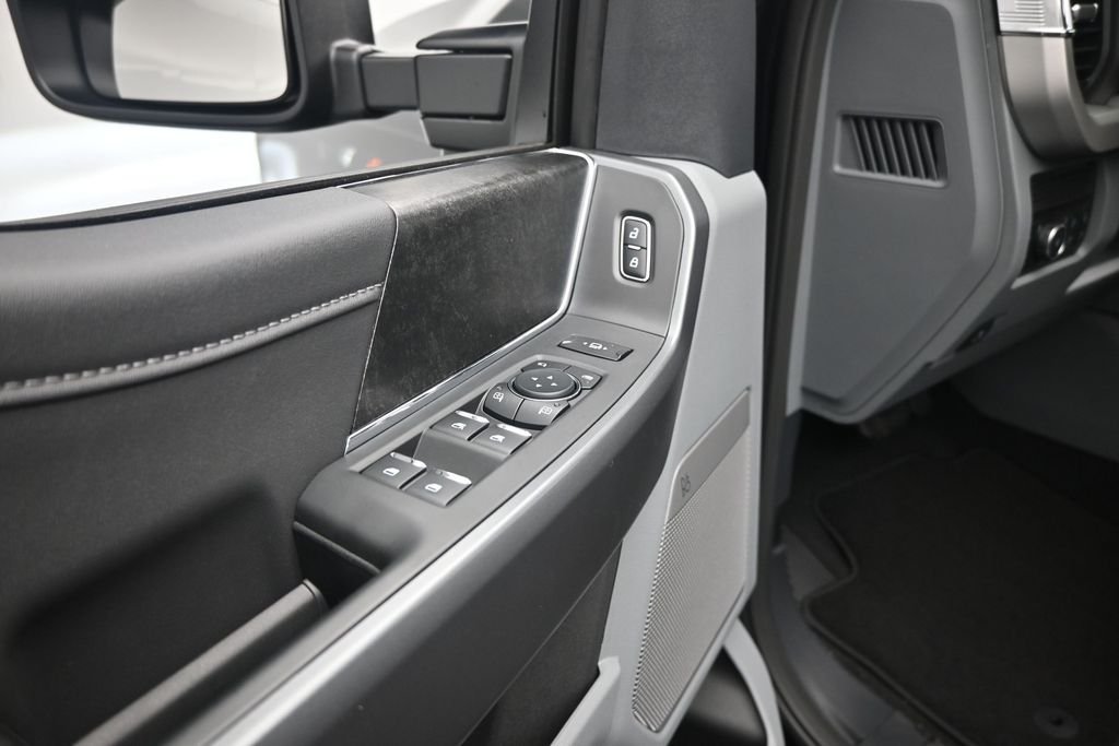 New 2026 Agate Black Metallic Ford XLT image 10