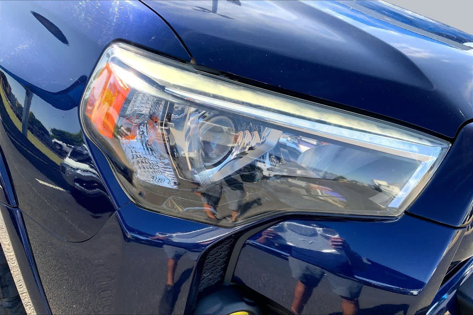 Used 2018 Nautical Blue Metallic Toyota SR5 Premium image 27