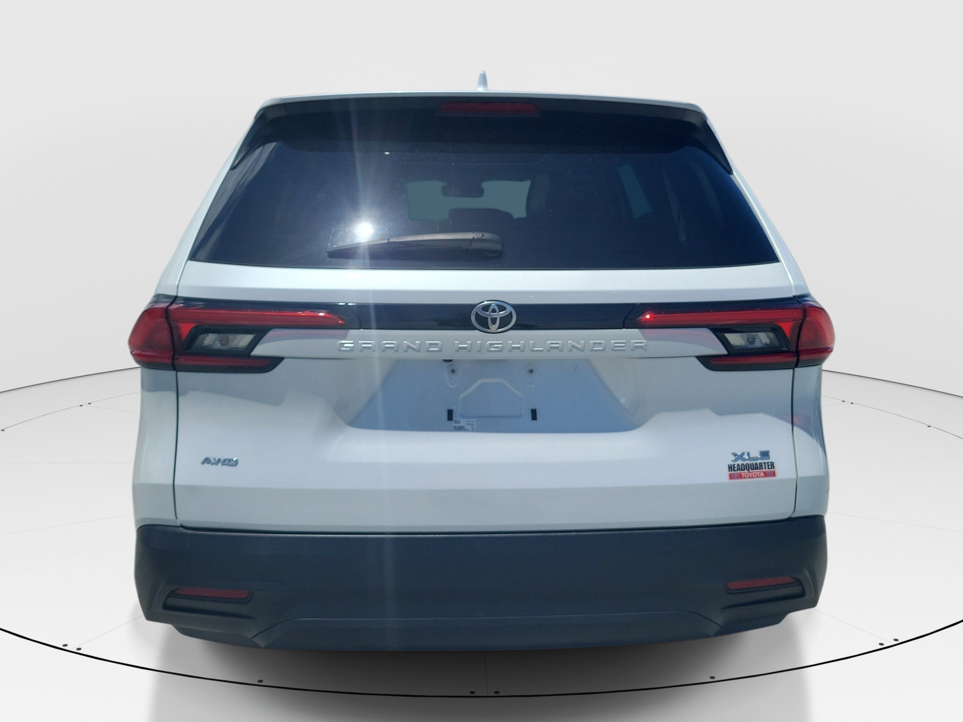Used 2024 Pearl Toyota XLE image 5