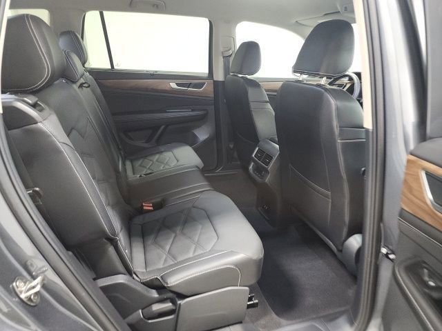 Used 2024 Platinum Gray Metallic Volkswagen 2.0T SE w/Technology image 15