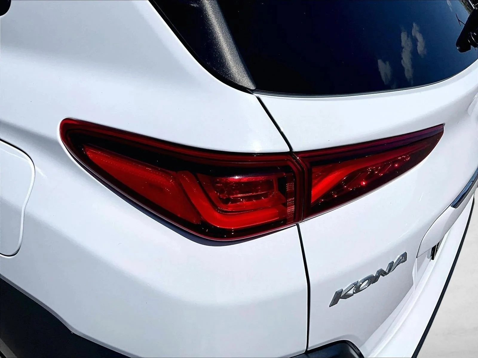 Used 2021 Chalk White Hyundai Ultimate image 29