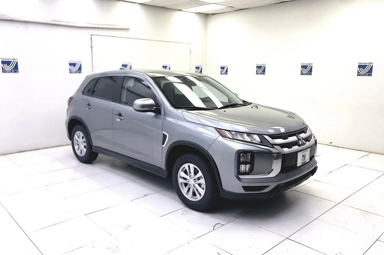 New 2025 Alloy Silver Metallic Mitsubishi S image 1