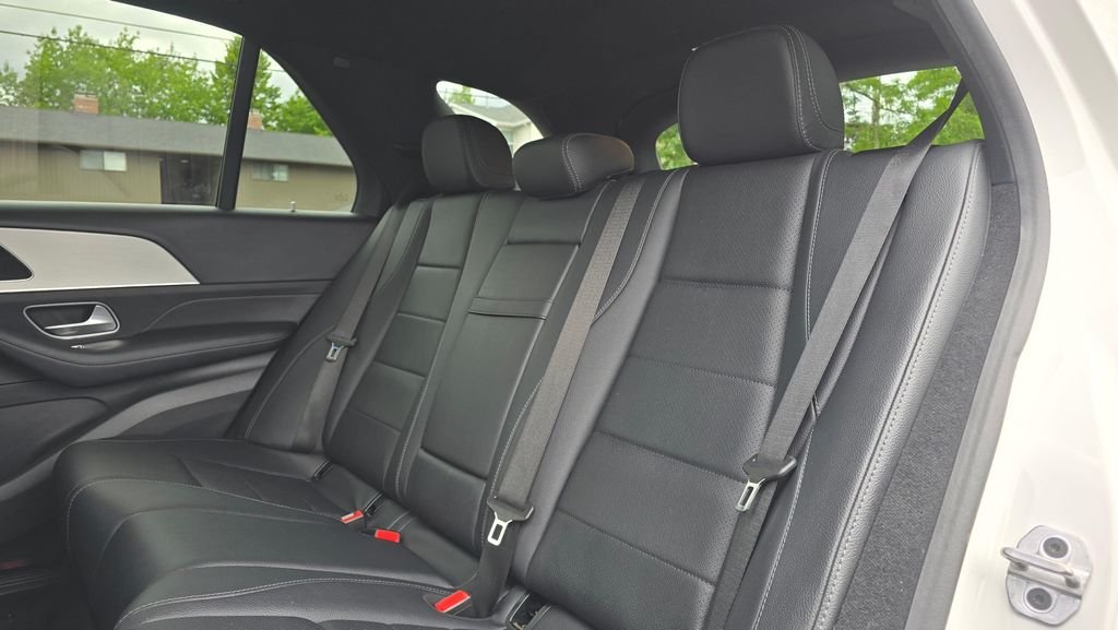 Used 2024 White Mercedes-Benz GLE 450e image 17