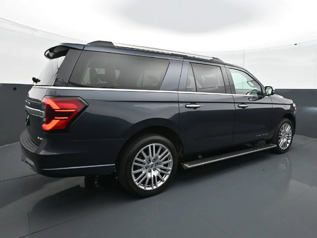 Used 2024  Ford Platinum image 7