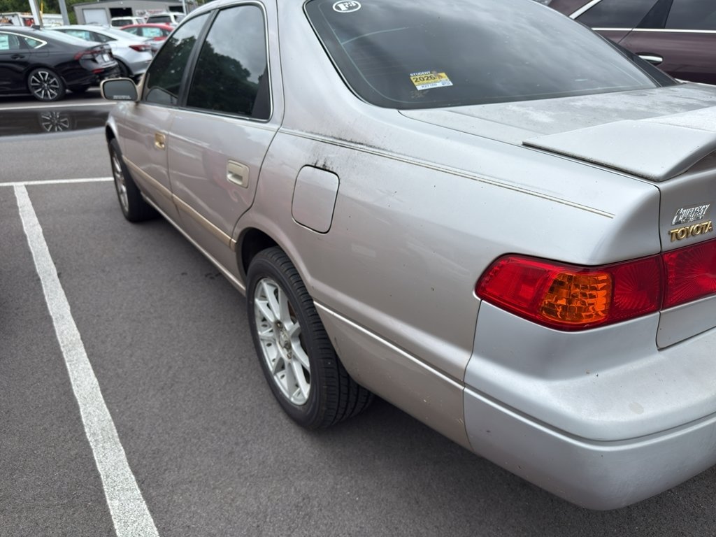 Used 2000 Cashmere Beige Metallic Toyota LE image 7
