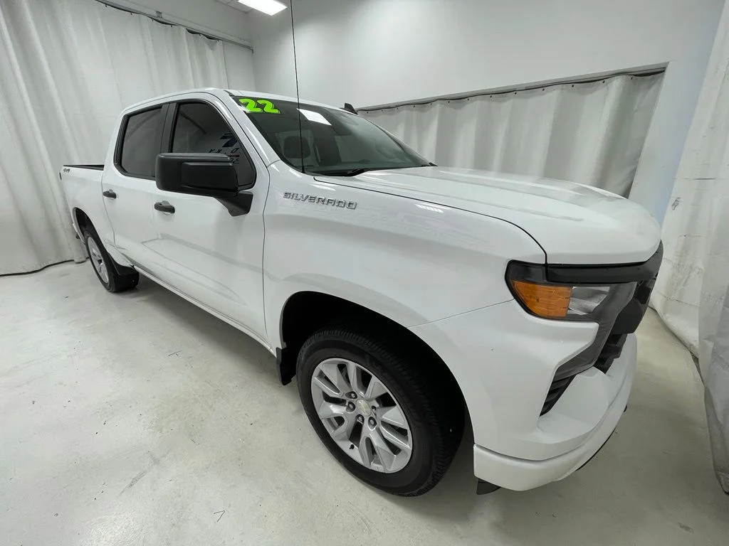 Used 2022 White Chevrolet Custom image 3