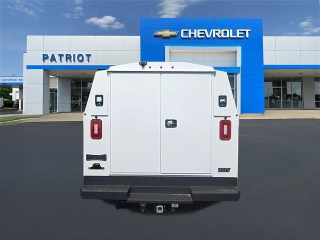 New 2025 Summit White Chevrolet 1WT image 10