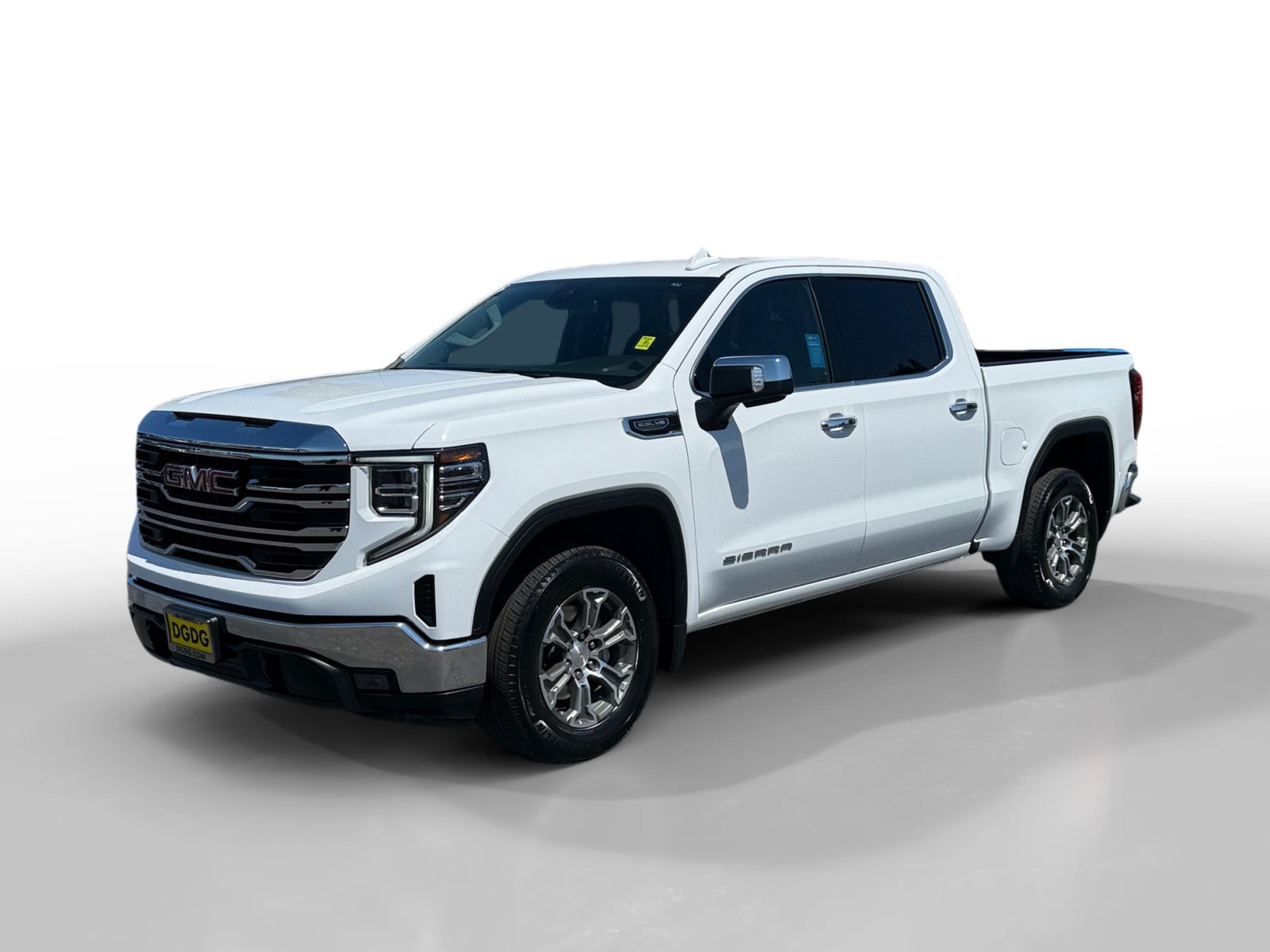 Used 2025 Summit White GMC SLT image 1