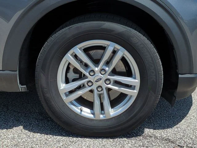 Used 2023 Gray Metallic Ford XLT image 11