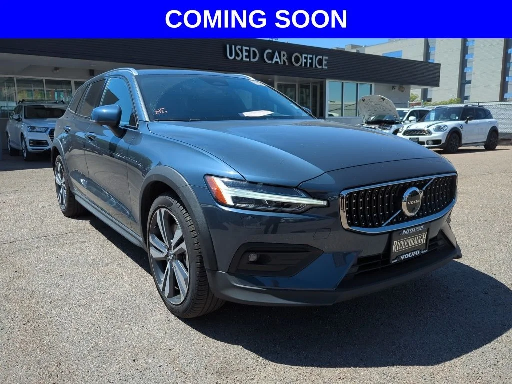 2025 Volvo V60 Cross Country B5 Plus AWD's photo