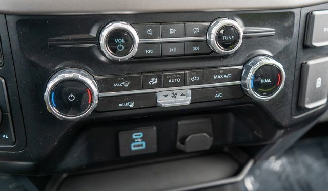 Used 2024 Oxford White Ford XLT image 27