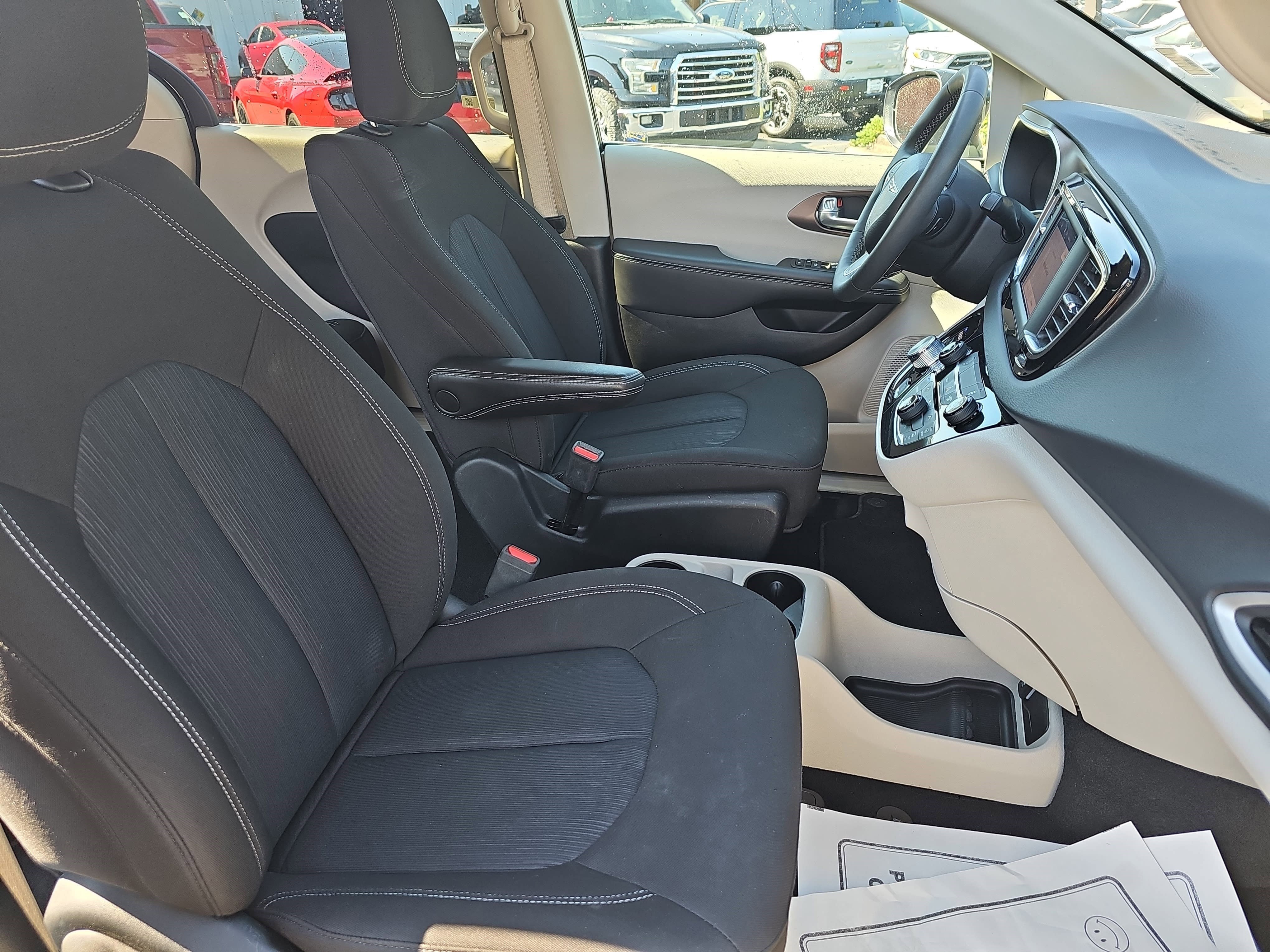 Used 2024 Diamond Black Crystal Pearlcoat Chrysler LX image 9