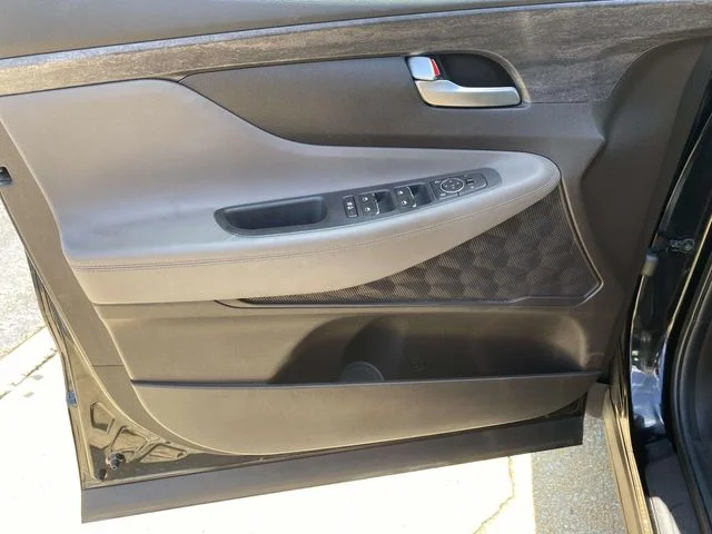 Used 2019 Black Hyundai SE image 12