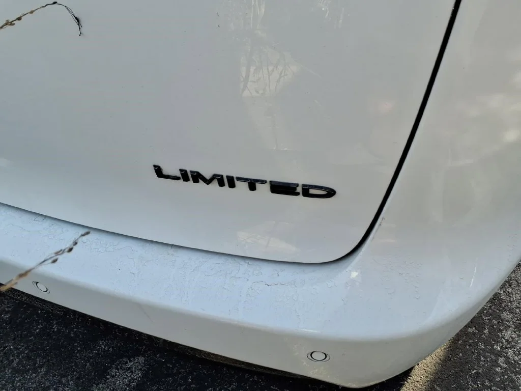 Used 2025 White Chrysler Limited image 17