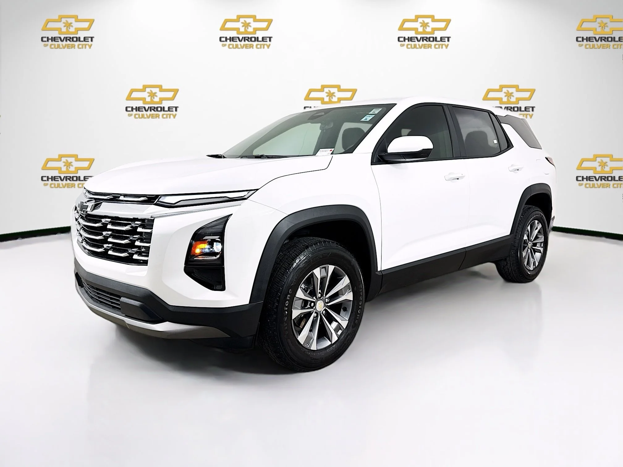Used 2025 Summit White Chevrolet LT image 3