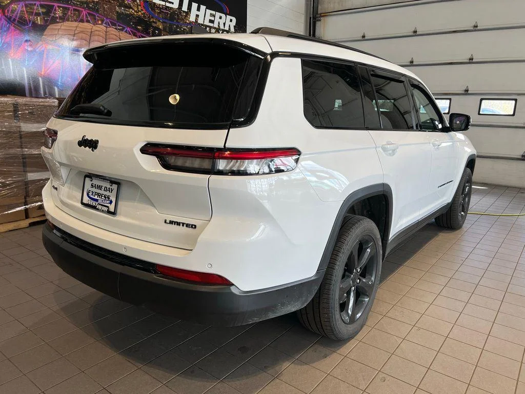 Used 2024 Wh Jeep Limited image 12