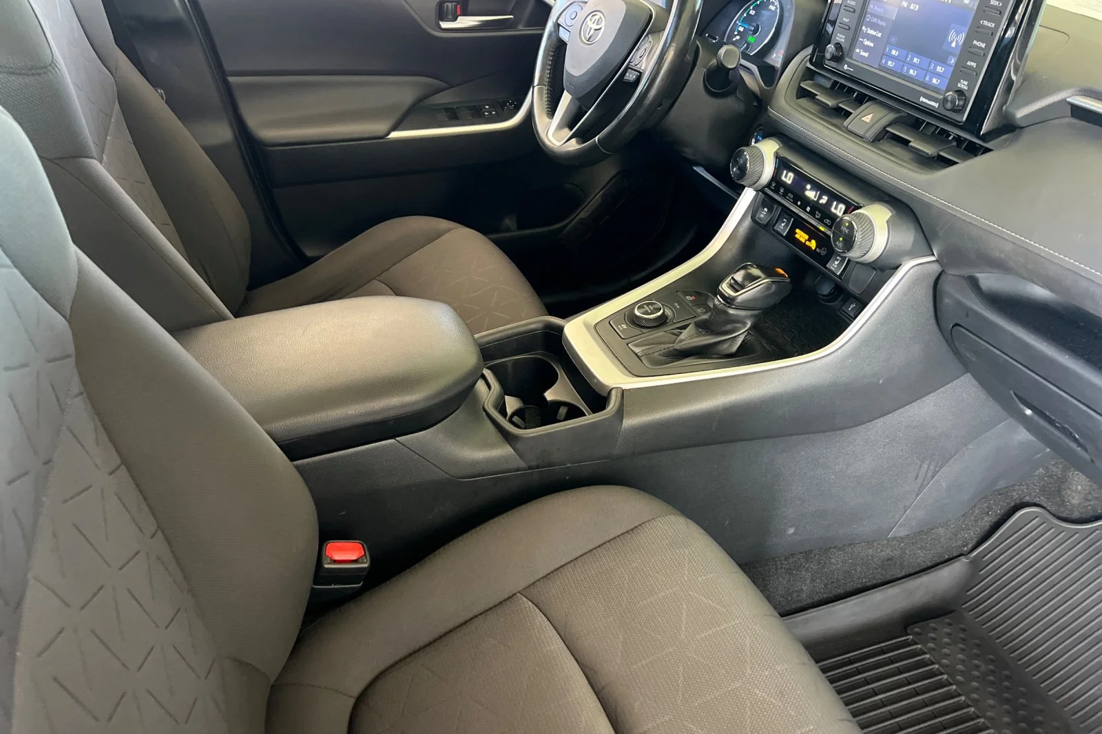 Used 2021 Silver Toyota XLE image 15