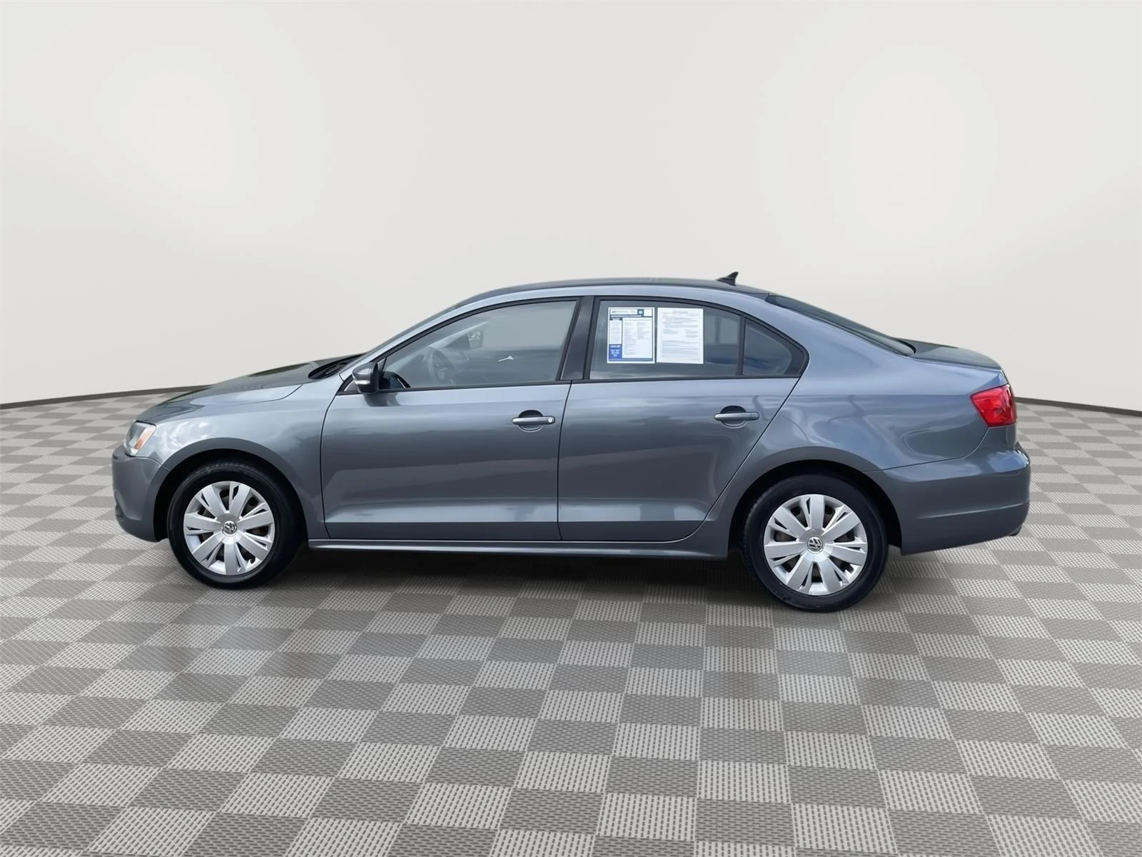 Used 2014 Platinum Gray Metallic Volkswagen SE image 12