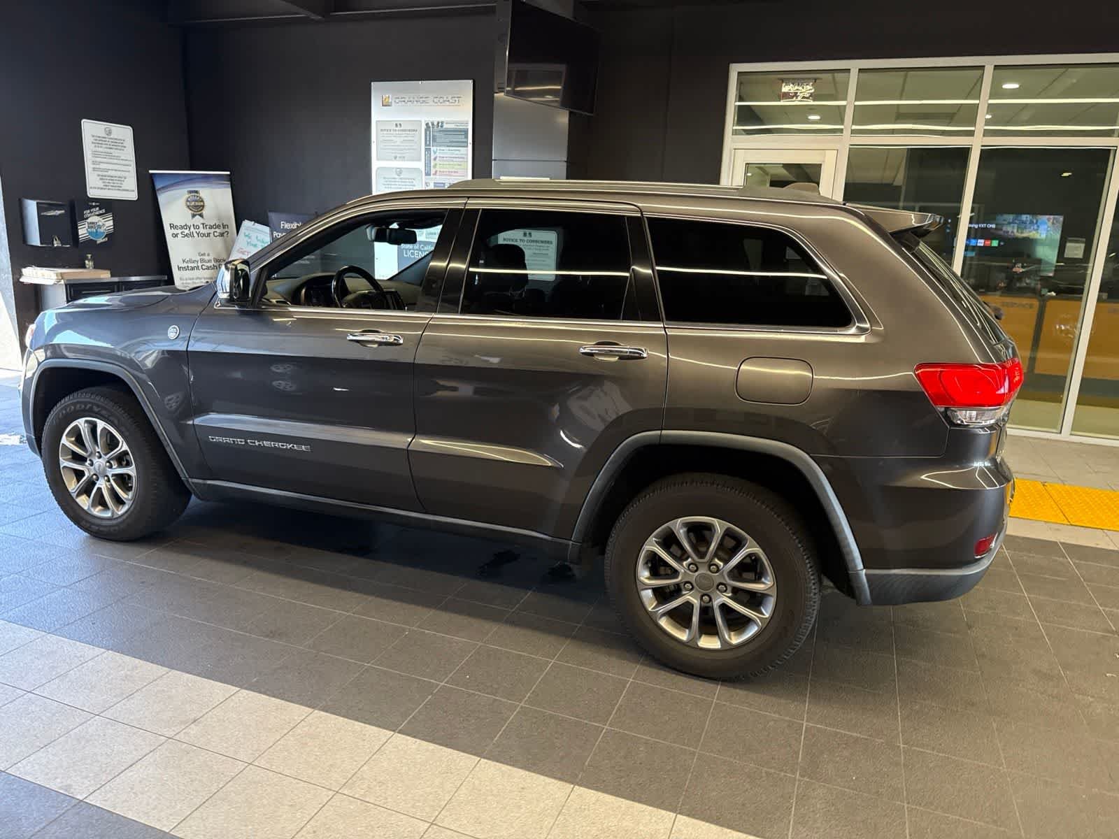 Used 2016 Granite Crystal Metallic Clearcoat Jeep Limited image 17
