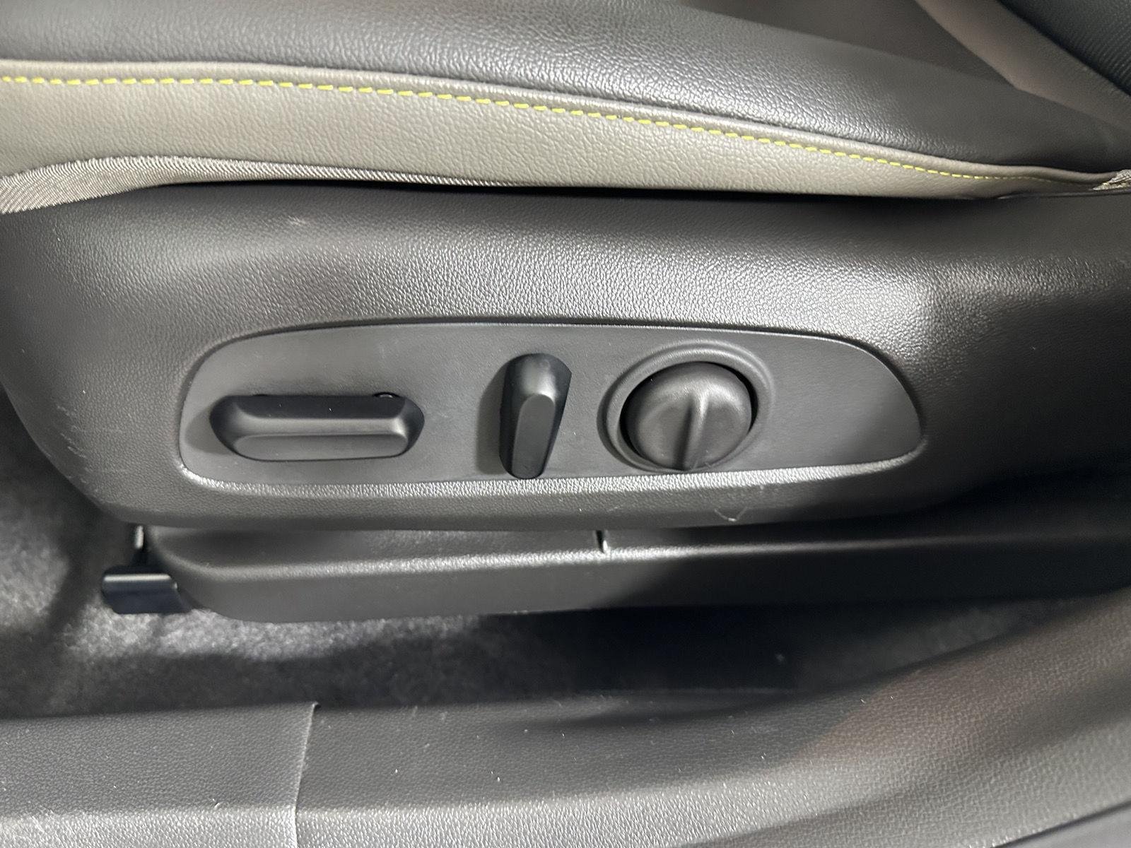 Used 2024 Summit White Chevrolet ACTIV image 23