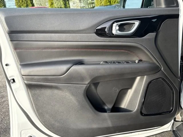 New 2026 Bright White Clear-Coat Exterior Paint Jeep Trailhawk image 18