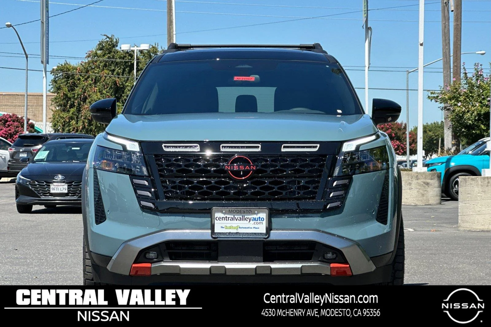 New 2026 Baltic Teal Pearl / Super Black Two-tone Nissan Rock Creek® image 9