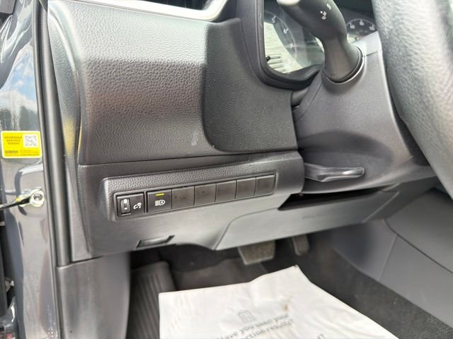 Used 2025  Toyota LE image 31
