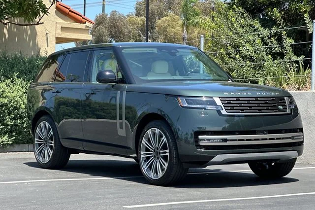 New 2026 Belgravia Green Land Rover SE image 7