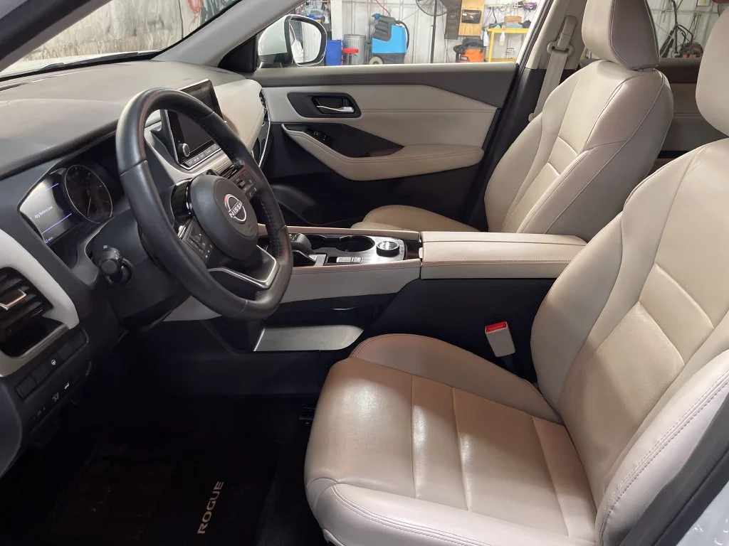 Used 2023 White Nissan SL image 16