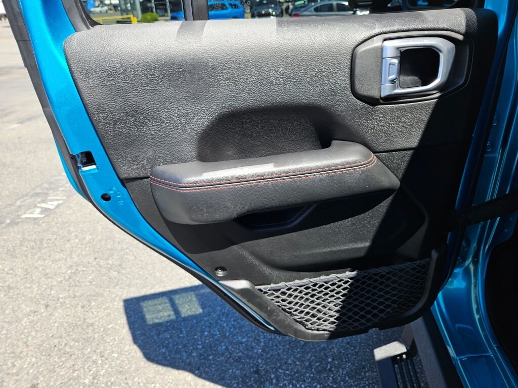 Used 2020 Bikini Pearl Coat Jeep Unlimited Rubicon image 17