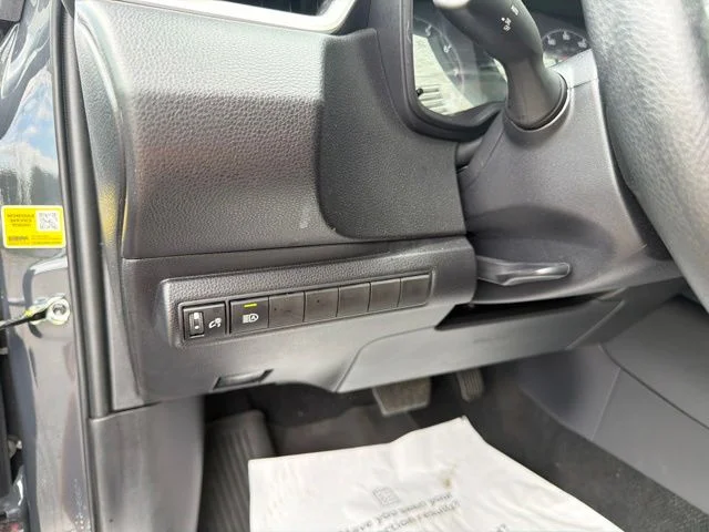 Used 2025  Toyota LE image 31