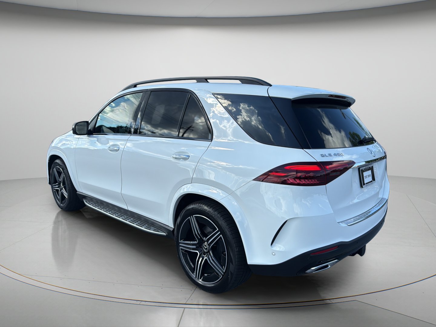 Certified Used 2026 Polar White Mercedes-Benz GLE 450 image 3