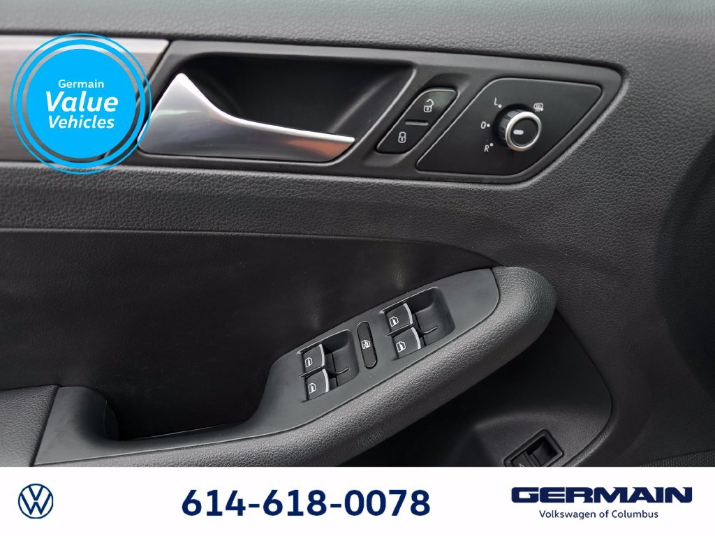 Used 2013 Black Volkswagen SEL image 25