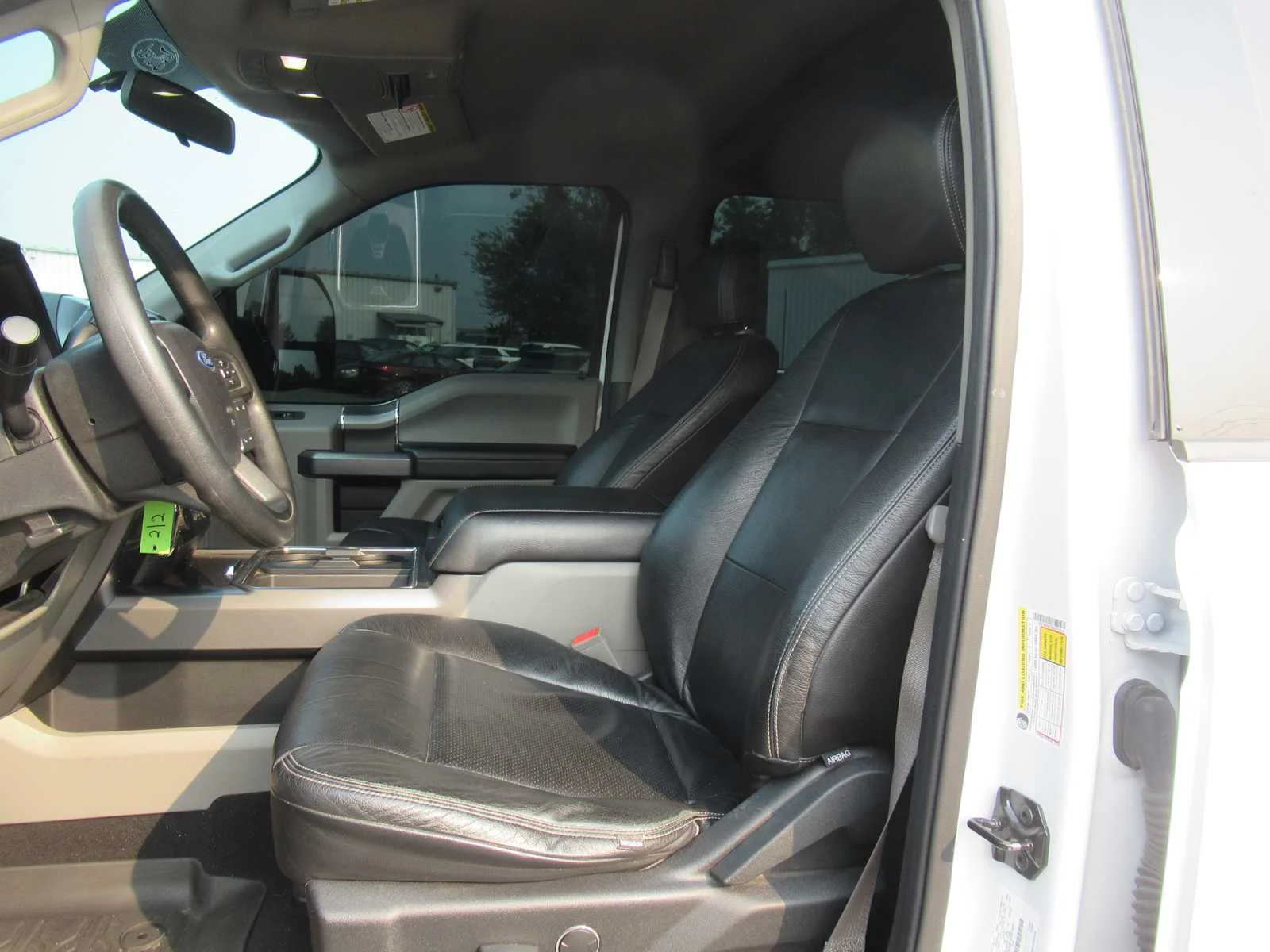 Used 2019 Oxford White Ford XLT image 26