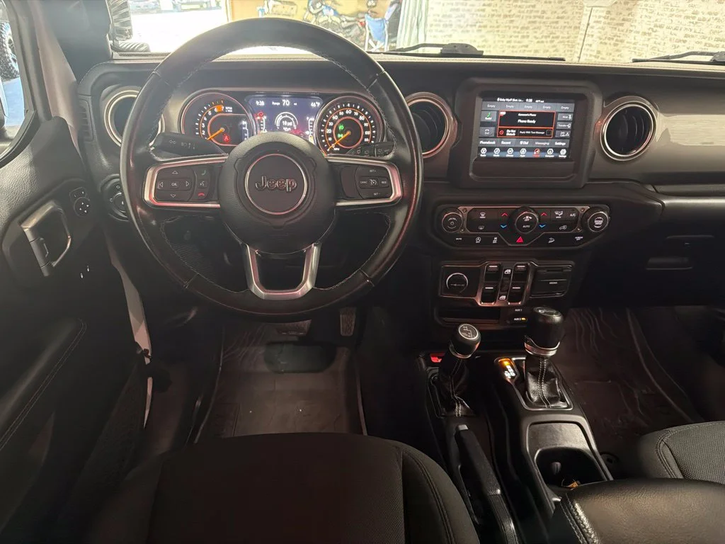 Used 2019 Bright White Clearcoat Jeep Unlimited Sahara image 21
