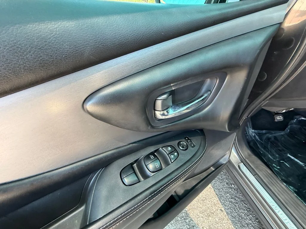 Used 2020 Gray Nissan SV image 11