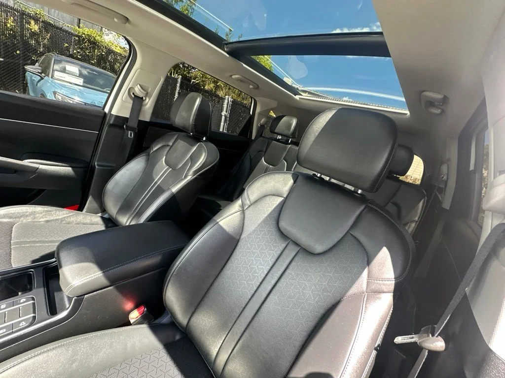 Used 2023 White Kia X-Line S image 11