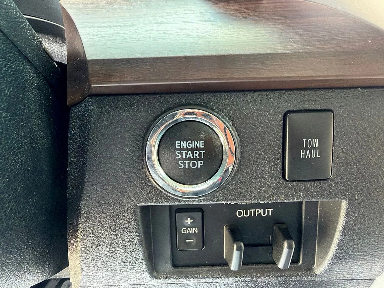 Used 2021  Toyota Limited image 18