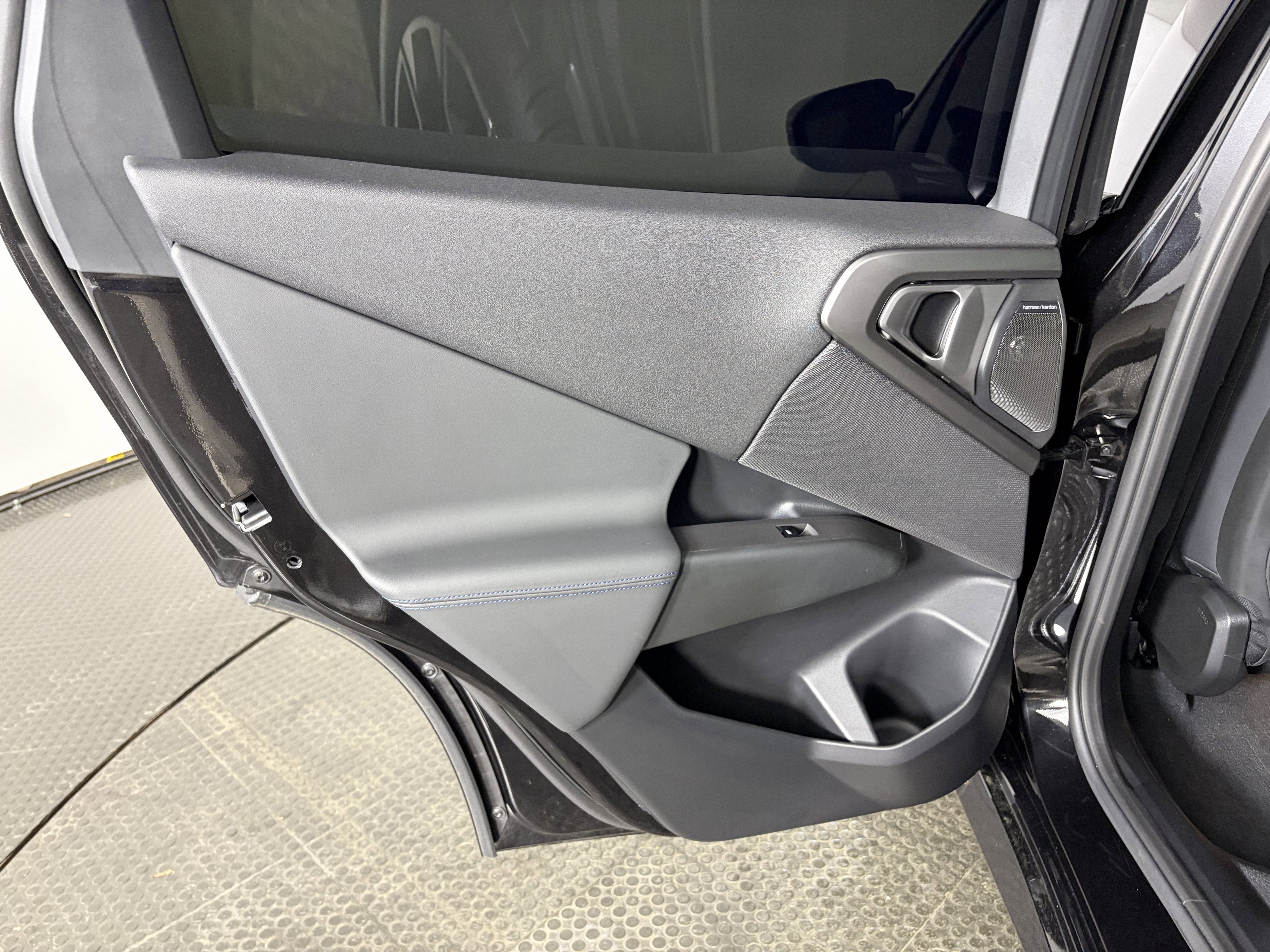 Used 2026 Black Sapphire Metallic BMW M50 xDrive image 16