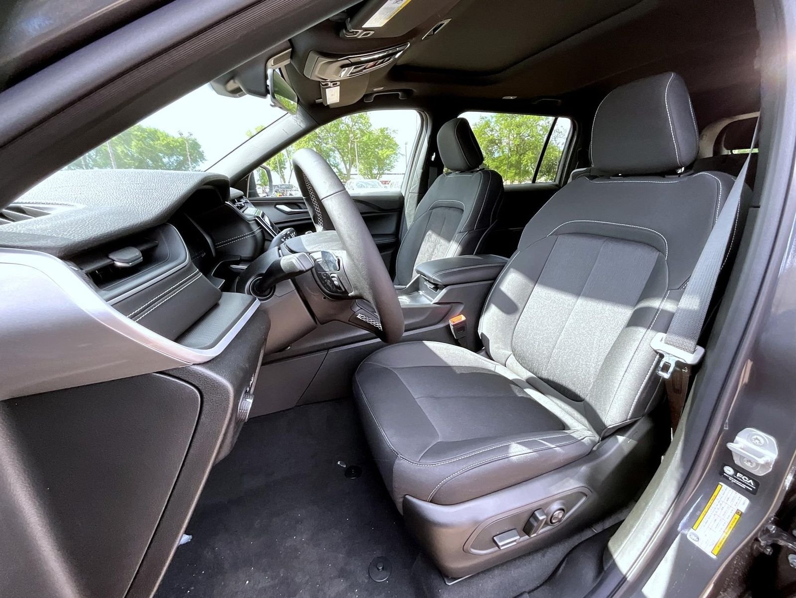 New 2026 Baltic Gray Metallic Clear-Coat Exterior Paint Jeep Laredo image 11